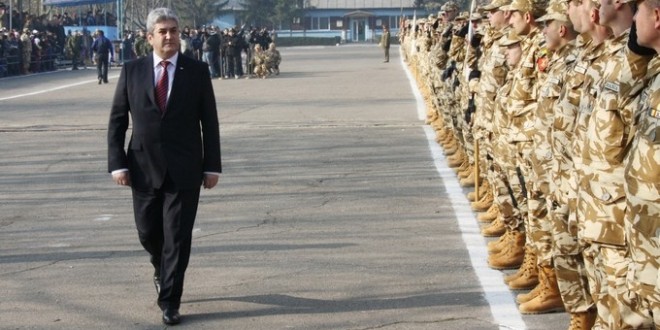 Vicepremierul Oprea şi ministrul Duşa vor înălţa la Miercurea-Ciuc cel mai mare tricolor