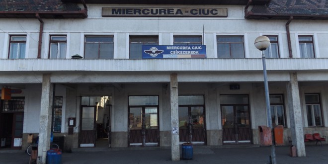 Renovarea gării din Miercurea-Ciuc trebuie făcută de Bucureşti. Compania a vrut, dar Consiliul local de aici s-a opus