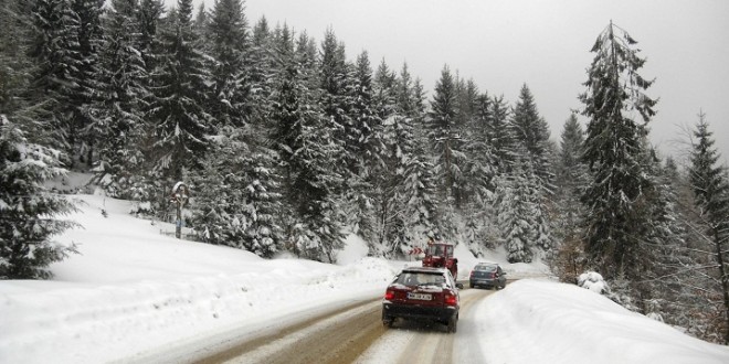 Circulație în condiții de iarnă pe majoritatea drumurilor naționale din Harghita