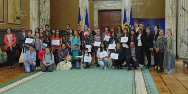 Harghita: Elevi maghiari, câştigători ai unui concurs de limbă română, au fost premiaţi la Guvern