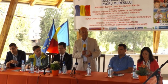 Traian Băsescu la Izvoru-Mureşului: În momentul de faţă unirea României cu Republica Moldova depinde strict de cetăţenii Republicii Moldova şi de politicienii de la Chişinău