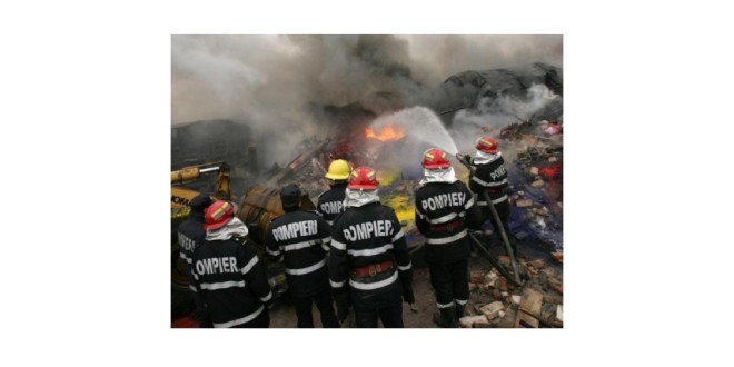 Ciumani: Incendiu puternic la o firmă de prelucrare a lemnului