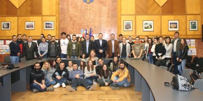 Proiecte de succes din judeţ, prezentate unor tineri din Bulgaria, Macedonia, Slovacia, Turcia şi România