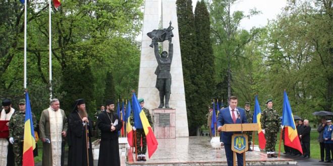 Miercurea-Ciuc: Ceremonii militare pentru sărbătorirea a 140 de ani de la Proclamarea Independenţei de Stat a României, 72 de ani de la Victoria Naţiunilor Unite asupra nazismului, Ziua Europei şi Ziua Veteranilor de Război