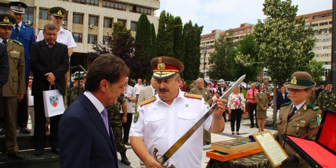Felicitări, mulţumiri şi urări de bine cu ocazia ceremoniei trecerii în rezervă a generalului de brigadă Marius Giurcă
