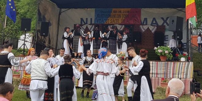 La Vidacut, festivalul folcloric: „Fraţi români din Ţopa, Jac, Vidacut, Săcel, Uilac”