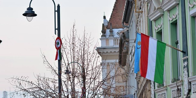 Primarul din Odorheiu Secuiesc, amendat a treia oară pentru nearborarea drapelului României
