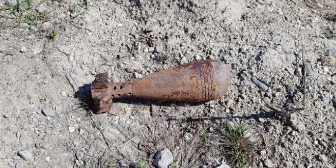 Miercurea Ciuc: Element de muniție din al Doilea Război Mondial, descoperit la marginea unui drum