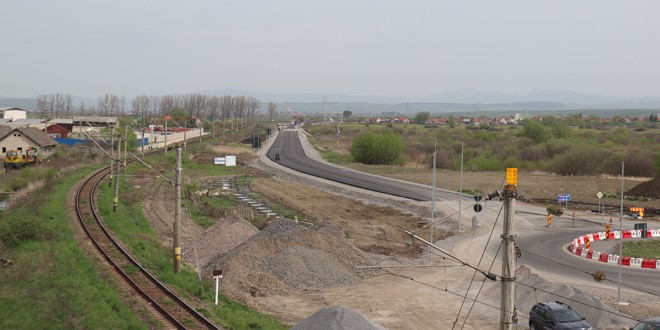 Începând de mâine, drumul de ocolire a municipiului Miercurea Ciuc se închide pentru a se putea turna stratul de uzură