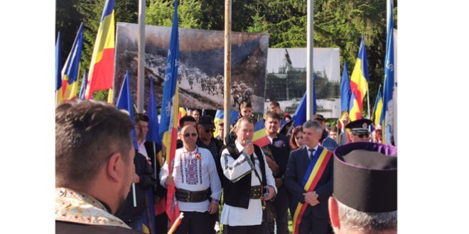 Românii și-au omagiat eroii de praznicul Înălțării Domnului și la Cimitirul Internațional al Eroilor de la Valea Uzului