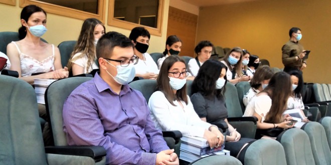 47 de elevi din judeţ premiaţi pentru rezultatele obţinute la probele de Limba română ale examenelor naţionale