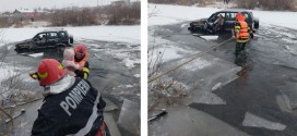 O mamă și copilul ei de 3 ani au scăpat ușor după ce mașina în care se aflau a plonjat în râul Mureș
