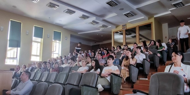 45 de elevi din judeţ premiaţi pentru rezultatele obţinute la probele de Limba română ale examenelor naţionale