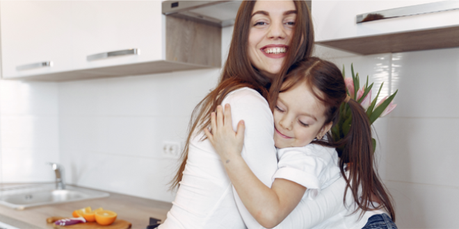 Mamă și fiică: Trendurile în alegerea ținutelor impecabile de ocazie