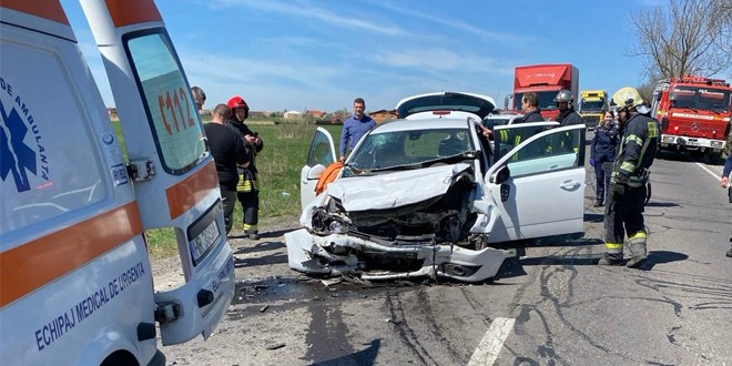 Accident rutier în apropiere de Vlăhiţa, trei persoane au fost transportare la spital în stare gravă