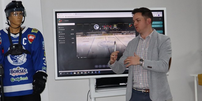 <h6><i>HOCHEI PE GHEAŢĂ</i></h6> Sport Club a primit o aplicaţie de <i>video coach</i>
