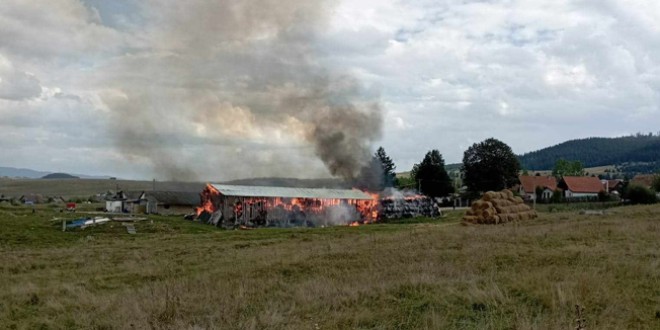 Incendiu la un depozit de fân din zona Szécseny, M. Ciuc