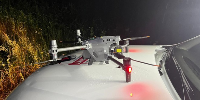 Bărbat rătăcit în pădure, găsit de salvamontiștii harghiteni cu ajutorul dronelor și câinilor de căutare
