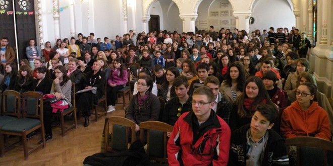 Aproximativ 300 de elevi maghiari din patru judeţe, la un concurs de limba română