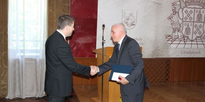 La Odorheiu-Secuiesc: Şedinţa extraordinară şi şedinţa festivă a Consiliului Judeţean Harghita