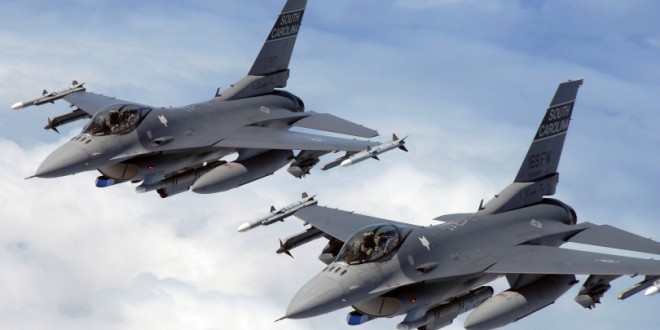 Primii aviatori care vor face trecerea pe aeronave F-16 au plecat ieri în Portugalia