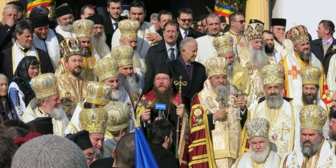 Întronizarea noului episcop al Covasnei şi Harghitei, PS Andrei: „Având în vedere că românii sunt în minoritate în această parte de ţară, crucea este destul de grea”