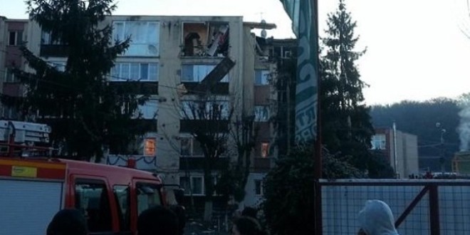 Explozie puternică la un bloc din Odorheiu-Secuiesc provocată de proprietarul unui apartament, care apoi s-a sinucis