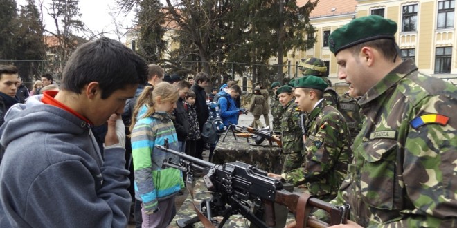 În săptămâna „Şcoala altfel”, Armata Română s-a îndreptat spre elevi