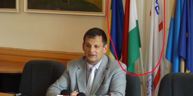 Instituţia din municipiul harghitean este obligată să înlăture drapelul secuiesc şi al Ungariei de la sediul ei