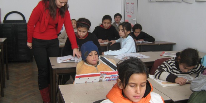 A scăzut abandonul şcolar şi absenteismul în rândul copiilor şi adolescenţilor romi
