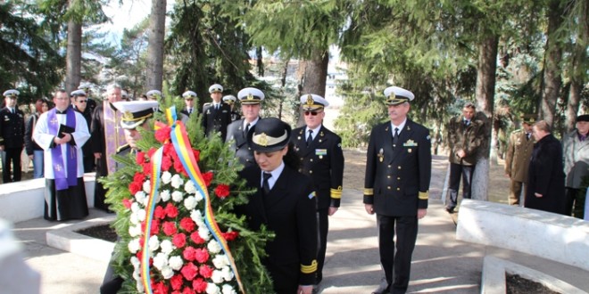 Militarii Forţelor Navale au adus un omagiu la Monumentul din Cimitirul Eroilor din Miercurea-Ciuc
