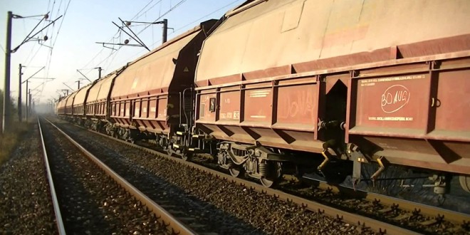 Tren de marfă, deraiat la intrarea în Ditrău