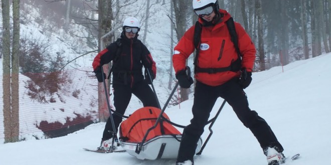 Peste 50 de intervenţii ale salvamontiştilor în perioada sărbătorilor, majoritatea la accidente pe pârtiile de schi