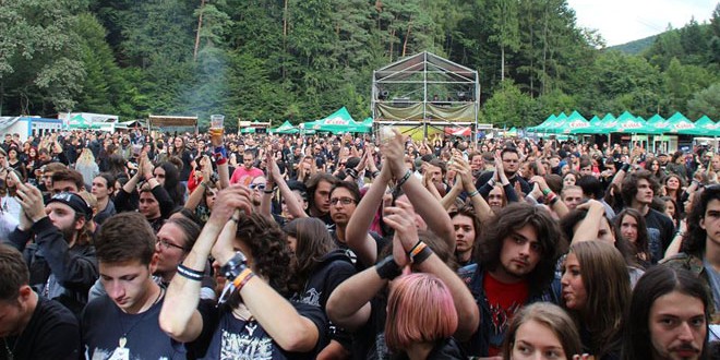 Ansamblul Folcloric Național Transilvania va urca pe scena festivalului Rockstadt de la Râșnov