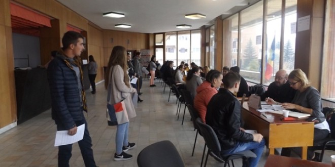 La Miercurea Ciuc şi Odorheiu Secuiesc: Peste 250 de persoane au participat la Bursa locurilor de muncă vacante pentru absolvenţi
