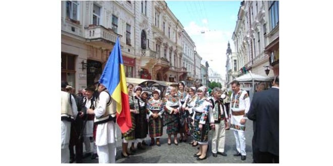 Asimilarea forţată a minoritarilor români din Ucraina se consfinţeşte legislativ