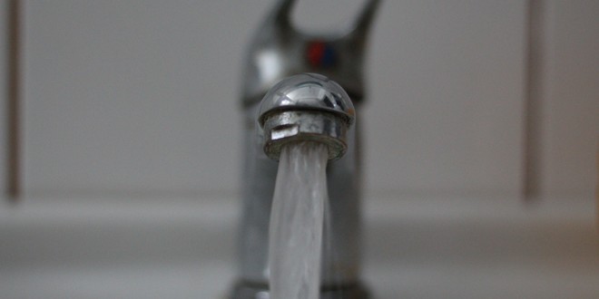 Harvíz SA majorează preţurile la apă potabilă şi canalizare