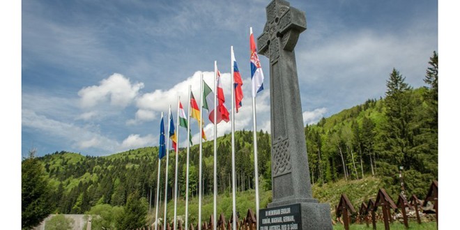 Un partid ungar solicită construirea unei capele catolice în Cimitirul Internaţional din Valea Uzului