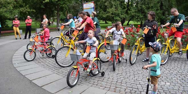 Triciclete şi biciclete pentru copii şi tineri cu sindrom Down