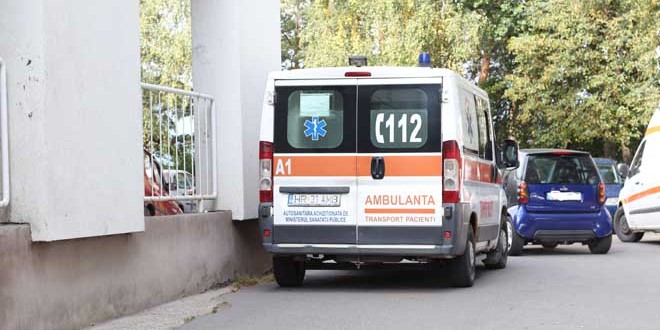 Un bărbat a fost transportat la spital, suferind arsuri de gradul I și II în urma unui incendiu