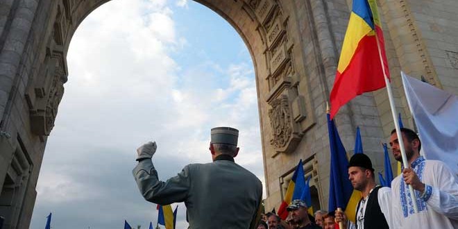 Marş în Capitală cu prilejul împlinirii a 100 de ani de la intrarea Armatei Române în Budapesta şi eliberarea Ungariei de regimul bolşevic