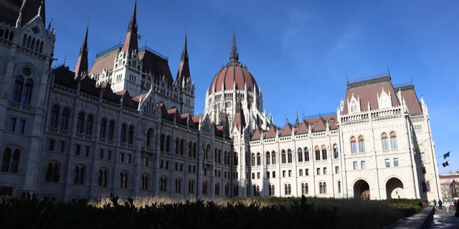 Scor destul de strâns în sondaje înaintea alegerilor parlamentare de duminică din Ungaria