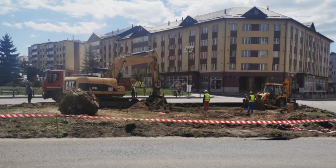 Au demarat lucrările la sensul giratoriu din centrul municipiului Topliţa