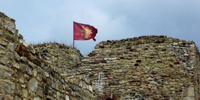În primă instanţă, Fundaţia Szekler Monitor a pierdut procesul în care încerca îndepărtarea steagului Moldovei de pe Cetatea Neamţ