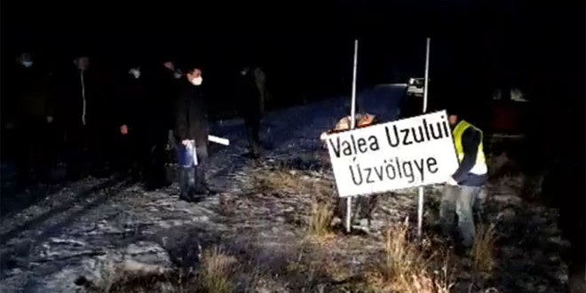 Consiliul Judeţean Harghita a amplasat indicatoare de localitate bilingve la intrările în Valea Uzului