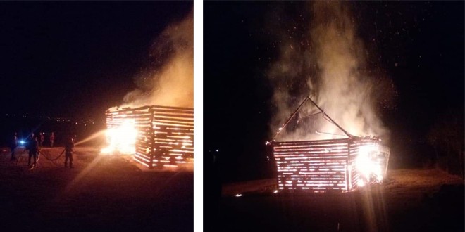 <h5><i>Aseară, în Gălăuțaș:</i></h5> Un grajd cu șură și două tone de fân, arse într-un incendiu
