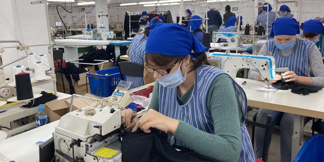 Harghita: număr mare de femei intrate în şomaj pe fondul disponibilizărilor colective din industria textilă