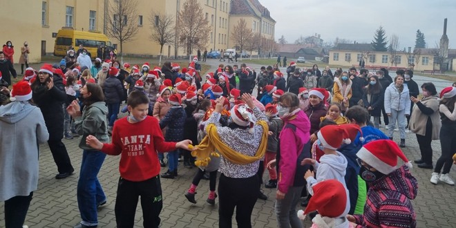 Decembrie dă startul sărbătorilor la Liceul „Sfântu Nicolae” Gheorgheni