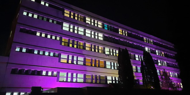 Spitalul Judeţean iluminat în mov de Ziua Mondială a Epilepsiei