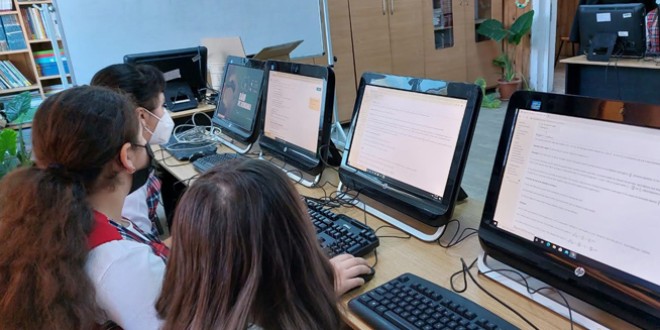 Şapte instituţii educaţionale din judeţul Harghita vor primi calculatoare prin proiectul <i>Dăm Click pe România</i>
